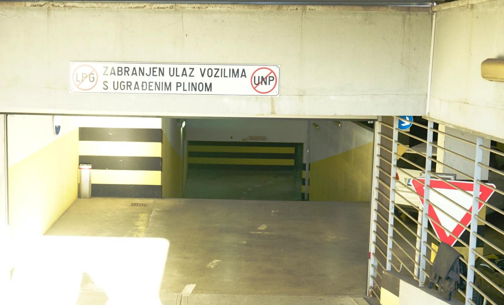 Bura2 , With Private Parking In The Garage Apartment Split Luaran gambar
